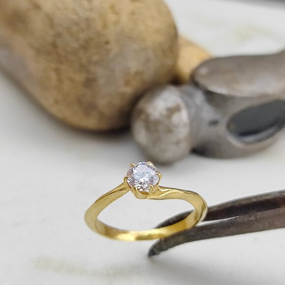Engagement ring. 14K Yellow gold ring with 0.43ct' Lab-Created diamond. - Picture 4 of 17